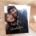 Budget Modern Namn Photo Verti Chic Spara datum<br><div class="desc">** SATIN PAPPER ÄR PAPPERT. UPPGRADERA PAPPRA FÖR EN TEKER-PAPPER. HAR ETT ALTERNATIV FÖR ENVELOPES. *** Spara pengar på inbjudningar med denna mindre inbjudan som har ett alternativ för kuvert. Hämta redot för gästerna till bröllop med Chicen Modern Namn Photo Lodrät Spara datuminbjudningarna. Vill du ha en större version? Ta...</div>