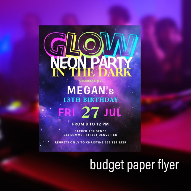 Budget neon glöd tonåringar födelsedagsfest inbjud flygblad (Skapare uppladdad)
