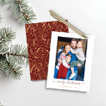 BUDGET Red Guld Simple God jul Photo<br><div class="desc">BUDGET Red Guld Simple Script Modern God jul Photo Helgdag Card med dina favoritfoton och ett enkelt skript med elegant, God jul hälsning. Baksidan är försedd med en festlig, men elegant mönster av guld-folie stil löv, gräs och annan botanisk grey på vintern med röd bakgrund. Perfekt för dina helgdagskort i...</div>