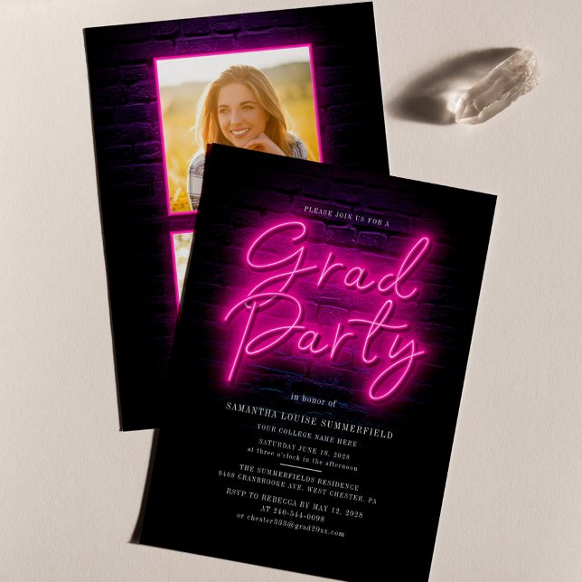 Budget Rosa Neon Foto Examen Inbjudan (Graduation Script Neon Pink Grad Photos Grad Party Invitation)
