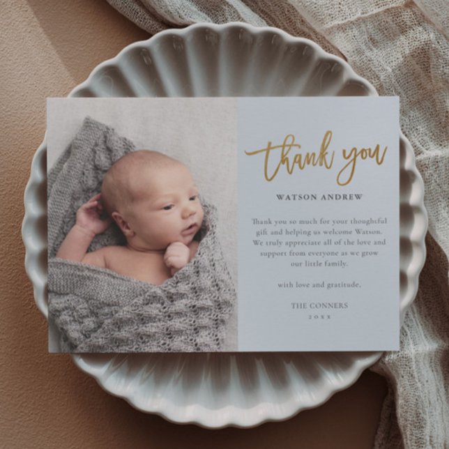 Budget Script Foto Baby Boy Tacksamhetskort (Modern gold script budget baby photo thank you cards.)