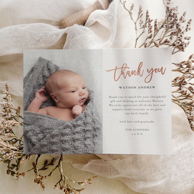 Budget Script Foto Baby Tackkort (Modern script rose gold photo baby thank you card in ivory.)