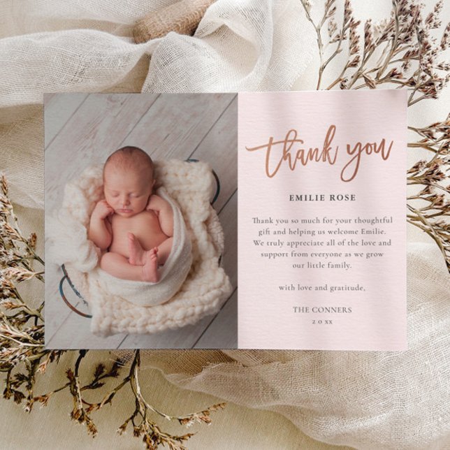 Budget tackkort för bebisfoto tack (Elegant rose gold script modern baby photo thank you card.)