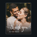 Budget Whimsical Script Bröllop Tack Flygblad<br><div class="desc">Budgeterad Elegant Hand: Tillått Bröllop Photo Tack-personlig till ett överkomligt pris, THIN-kort med låg budget. Den moderna Snyggten bröllop tackar dig för att du har en vykortsmall med ett foto på lodrät framtill med textövertäckningen "Tack" i ett handskrivet typskriptteckensnitt i vitt på bild. ***NOTERA! *** BUDGETEN PAPPER/FLYER ÄR TUNG. ***...</div>