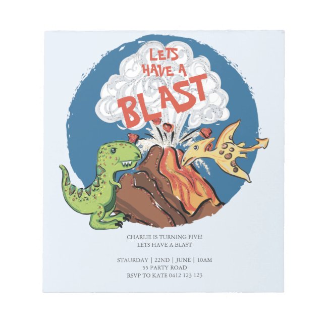 BUDGETEN HAR EN Blast Dinosaur Birthday-inbjudan Anteckningsblock (Framsida)