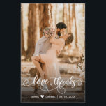 Budgetera Bröllop fototypografi - tackkort<br><div class="desc">Personligen Budget Modern Hand Writer Bröllop Photo "Kärlek and Tack" (budgeterat Modern Hand-skrivet fotokort för Tack och tack) har låg budget för THIN-kort till ett överkomligt pris. ***NOTERA! *** BUDGETEN PAPPER/FLYER ÄR TUNG. *** UPPGRADERA PAPPRA FÖR EN THICKER-PAPPER. *** Tack för den moderna Snyggten bröllop för att du har en...</div>
