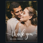 Budgeterad Chic Vitsiskt skript Bröllop Tack Reklamblad<br><div class="desc">Budgeterad Elegant Hand: Tillått Bröllop Photo Tack-personlig till ett överkomligt pris, THIN-kort med låg budget. Snyggt modern bröllop-tack för att du har en vykortsmall med ett foto av fullt på framsidan med textöverlägget "Tack" i ett handskrivet typskriptteckensnitt i vitt på bild. ***NOTERA! *** BUDGETEN PAPPER/FLYER ÄR TUNG. *** UPPGRADERA PAPPRA...</div>