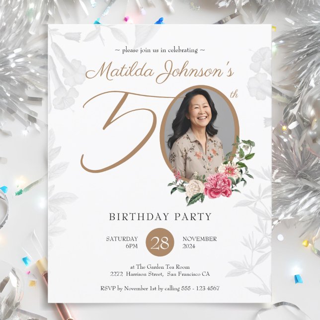 Budgeterad Elegant Blommigt 50:e födelsedagsinbjud (Budget Elegant Floral 50th Birthday Invitation)