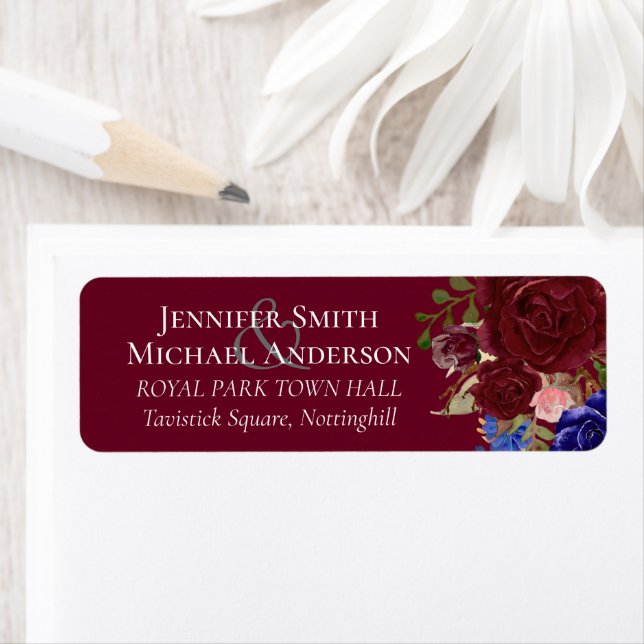 Budgeterad Elegant Burgundy Blue Blommigt Bröllop Returadress Etikett (Insitu)