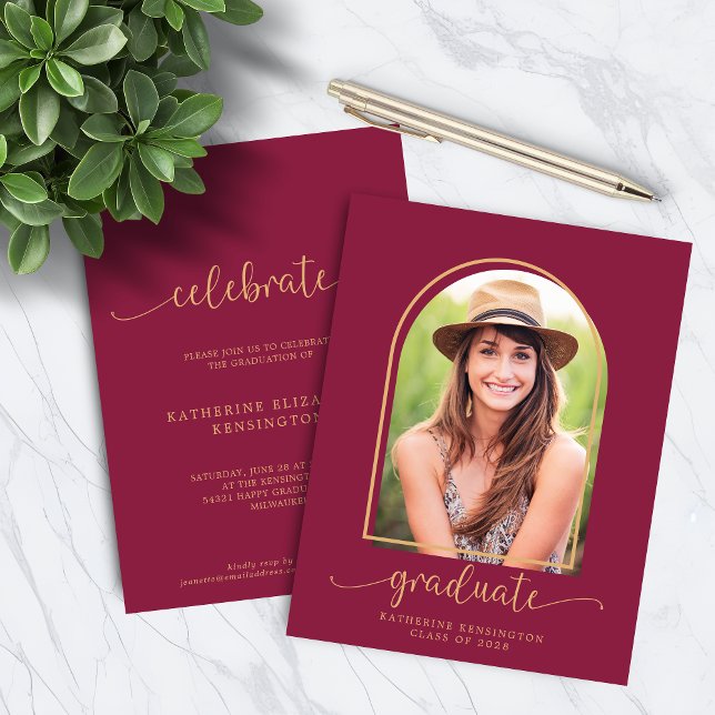 Budgeterad Elegant Burgundy Guld Arch Photo Studen (Budget Elegant Burgundy Gold Arch Photo Graduation Announcement Invitations)