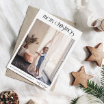 Budgeterat Modern Deco God jul-foto för Helgdag<br><div class="desc">Ett modernt men festligt kort med en konsthandling som vrider på helgdag. De här budgetjulkorten visar ditt favoritfoto i mitten med minimalistisk deco-inspirerad typografi överst som säger "god jul". Under fotot är din familj namn i klassiska serif-versaler till lämnat och till högerna är året i handskript. Kort bakåt till en...</div>