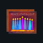 Budgeterat Red Hanukkah Candles Peace Kärlek Light<br><div class="desc">"Fred, kärlek och ljus." En lekfull, modern, konstgjord illustration av boho mönster-ljus på en menorah hjälper dig att vaktera helgdag av Hanukkkah. Blåljus med färglöst faux foil mönster täcker över en rik djup, röd orange med texturerad bakgrund. Faux koppardiamant mönster på en tegelröd bakgrund på motsatt sida. Känn julhelgens värme...</div>