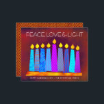 Budgeterat Red Hanukkah Candles Peace Kärlek Light<br><div class="desc">"Fred, kärlek och ljus." En lekfull, modern, konstgjord illustration av boho mönster-ljus på en menorah hjälper dig att vaktera helgdag av Hanukkkah. Blåljus med färglöst faux foil mönster täcker över en rik djup, röd orange med texturerad bakgrund. Faux koppardiamant mönster på en tegelröd bakgrund på motsatt sida. Känn julhelgens värme...</div>