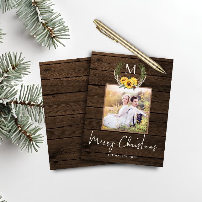 Budgeterat Rustik Julsolrosfoto, Monogram (Budget Rustic Christmas Sunflower Monogram Photo Card)