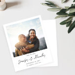 Budgeterat snabbfoto 2 Spara datumet - Vit V2<br><div class="desc">** SATIN PAPPER ÄR PAPPERT. UPPGRADERA PAPPRA FÖR EN TEKER-PAPPER. HAR ETT ALTERNATIV FÖR ENVELOPES. *** Spara pengar på formella inbjudningar med denna mindre inbjudan som har ett alternativ för kuvert. Hämta redot för gästerna till fantastisk med snabbfotot 2 Spara datum - Spara datumkort i vitt. Vill du ha en...</div>