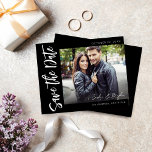 Budgetfoto H MOD Chic 5 Spara datum<br><div class="desc">** SATIN PAPPER ÄR PAPPERT. UPPGRADERA PAPPRA FÖR EN TEKER-PAPPER. HAR ETT ALTERNATIV FÖR ENVELOPES. *** Spara pengar på inbjudningar med denna mindre inbjudan som har ett alternativ för kuvert. Hämta redot för gästerna till bröllop med Chicen Photo H MOD 5 Spara datuminbjudningarna. Chic, Modern, Unik, Svartvit och med en...</div>