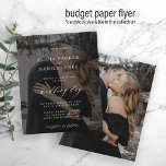 Budgetfotomodern, svart bröllopsinbjudan flygblad<br><div class="desc">Elegant enkel minimal moody mörk med låg budget, prisvärd anpassningsbar, fotogenomskinlig mall för svarttäckningsinbjudan för bröllopsinbjudan med ett kalligrafiskt skript för chic av klassmodell med snyggt-trendig. Enkel att anpassa med information och foton! Inbjudan är lämplig för formellt modernt bröllop. LÄS DETTA INNAN DU KÖPER! Det här är ett budgetöverkomligt bröllop-kort...</div>