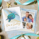 Budgetkort för Beach Sea Turtle Seas Hälsning Foto<br><div class="desc">Spara pengar med dessa budgeterade kustfisketyper, julkort, på en billigare papper och något mindre storlek. Den tropiska stranden har en vattenfärgad turkos blåhavssköldpadda på en abstrakt strandbakgrund med en glättvåg från guld och ett skript från Seas & Hälsning. På baksidan finns tre fotomallar för att enkelt anpassa korten med dina...</div>