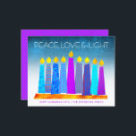 Budgetturcitat Hanukkah Candles Peace Kärlek Card<br><div class="desc">"Fred, kärlek och ljus." En lekfull, modern, konstgjord illustration av boho mönster-ljus på en menorah hjälper dig att vaktera helgdag av Hanukkkah. Blåljus med färglöst faux foil mönster täcker över en turkoshöjning till vit texturerad bakgrund. Faux shock rosa diamant mönster folie på en kornblomblå lila på baksidan. Känn julhelgens värme...</div>