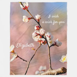 Buds of Japansk Apricot Flowers Fleecefilt