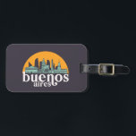 Buenos Aires Vintage City Skyline Cityscape Art Bagagebricka<br><div class="desc">Vintage- och reflexritorier med vackra skyliner,  attraktion och cityscape-konst. Coola skyscraper och byggnad silhuette illustrerar handelsvara för turister och resenärer. Perfekt som souvenir att ta med sig hem när man reser. Spara minnet av din resa och semester med familj och vänner. Bakgrunden till färg kan anpassas till färg.</div>