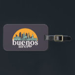 Buenos Aires Vintage City Skyline Cityscape Art Bagagebricka<br><div class="desc">Vintage- och reflexritorier med vackra skyliner,  attraktion och cityscape-konst. Coola skyscraper och byggnad silhuette illustrerar handelsvara för turister och resenärer. Perfekt som souvenir att ta med sig hem när man reser. Spara minnet av din resa och semester med familj och vänner. Bakgrunden till färg kan anpassas till färg.</div>