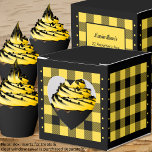 Buffalo Check - Gult and Black - Heart Favbox Presentaskar<br><div class="desc">Rutan för gult av hjärta och svart buffel. Anpassade på baksidan av rutan. Om du användor knappen Redigera design/verktyg kan du också lägga till egna bilder/foton. Andra tillgängliga färgrutor. Se Samling av alla rutstorlekar och buffel,  markera färg här: https://www.zazzle.com/collections/boxes_product_promotional_gift_buffalo_check-119842043554925619</div>