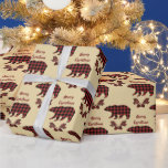Buffalo Play Bear Mönster jul Presentpapper<br><div class="desc">En röd och svart buffel tryckt silhuette-björn kombinerar med en passande akorn och löv för att bilda ett attraktivt mönster på denna Helgdag som är papper. Att separera det upprepade bilder är ett matchande rött skript som säger "God jul". Mönster har en lätt bakgrund i guld för att bilda en...</div>