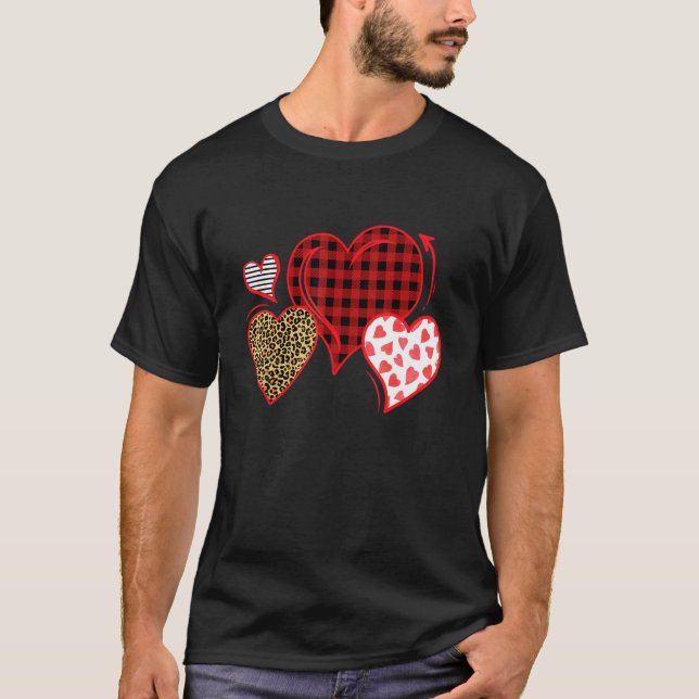 Buffalo Red Black Plaid And Leopard Hearts Valenti T Shirt (Framsida)