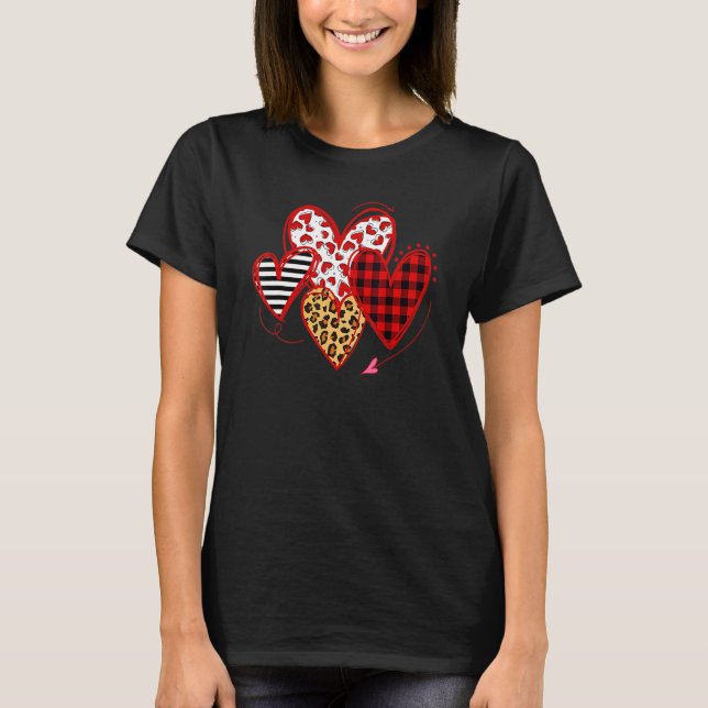 Buffalo Red Black Plaid And Leopard Hearts Valenti T Shirt (Framsida)