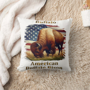 Buffalo Ställföreträdande i Front of American Flag Kudde