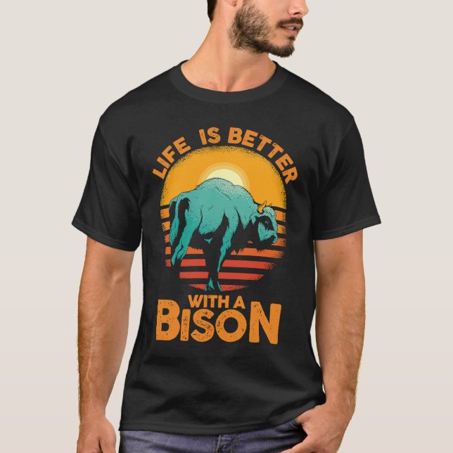 Buffalo Viska Fluffiga Ko Med En Bison T Shirt (Framsida)