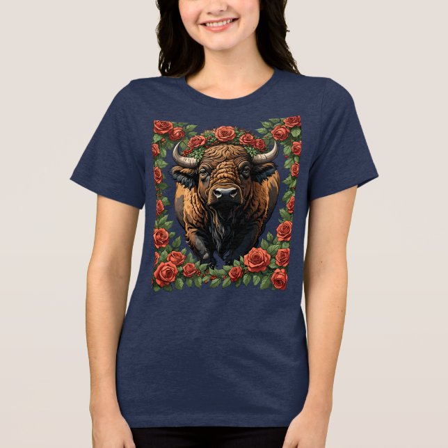 Buffelox Omgiven Av Röda Rosor T Shirt (Framsida)