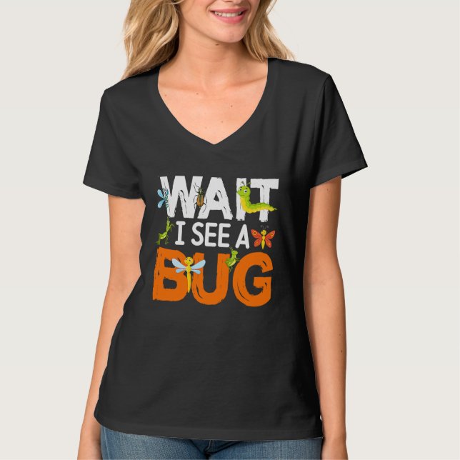 Bug Lover Insect Science  Wait I see a Bug 13 T Shirt (Framsida)