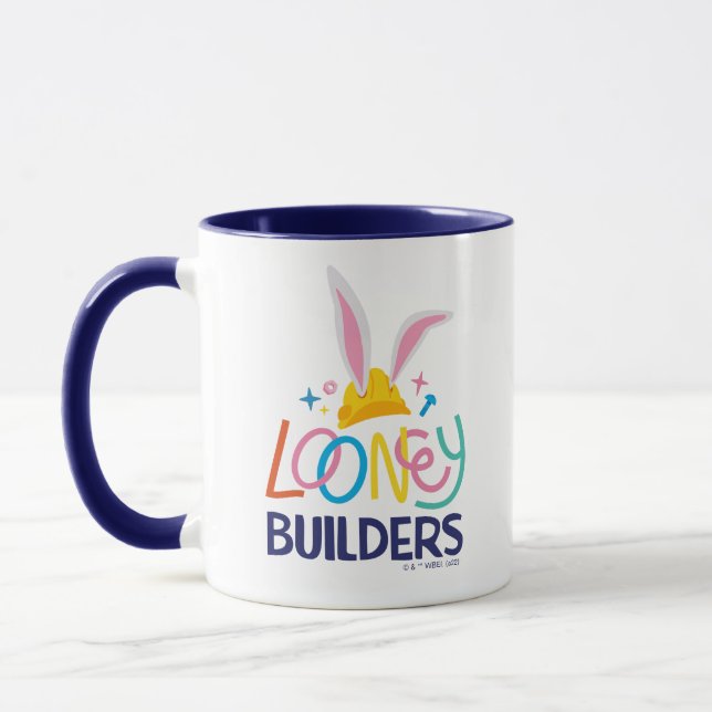BUGS BUNNY BUILDERS™| Hard Hat Stacked Logo Mugg (Vänster)