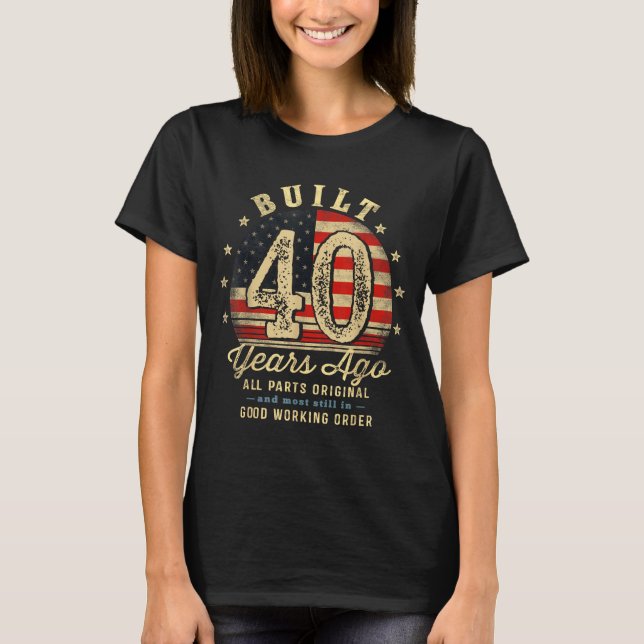 Built 40 Years Ago Funny 40th Birthday Usa Flag  T Shirt (Framsida)