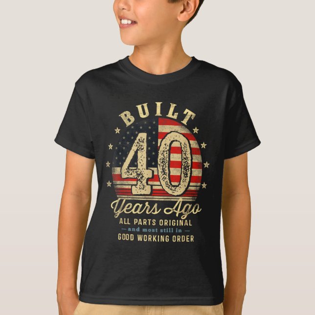 Built 40 Years Ago Funny 40th Birthday Usa Flag  T Shirt (Framsida)