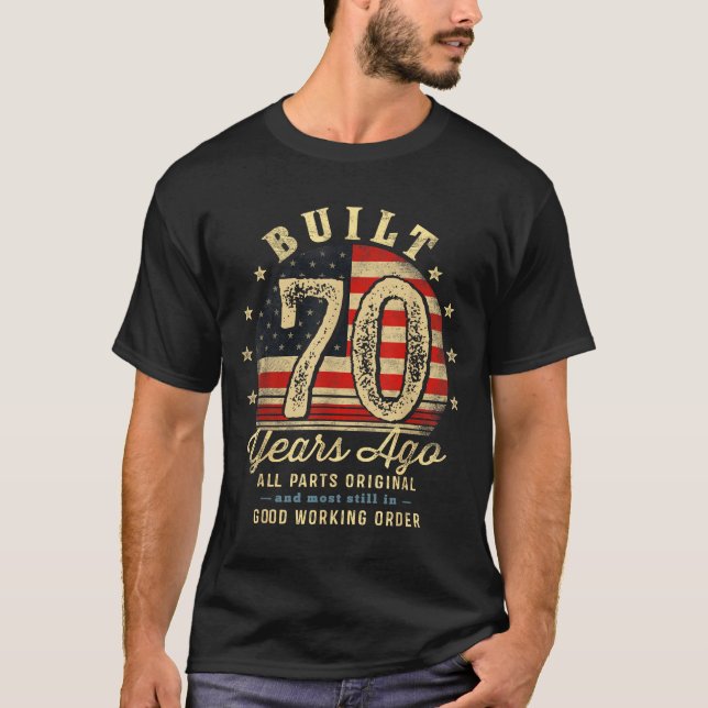 Built 70 Years Ago Funny 70th Birthday Usa Flag  T Shirt (Framsida)
