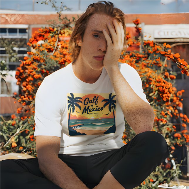 Bukt i Mexiko Retro Travel Poster Stil T Shirt (Travel Poster Style Gulf of Mexico Since 1672 white t-shirt. )