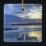 Bukt Shoes Alabama Beach Sunrise Pier Julgransprydnad Keramik<br><div class="desc">I Bukt ligger den vackra stranden Alabama Beach Sunrise PierBevalt på Bukt-stränderna i Alabama och vågar kommer till kusten när sol stiger upp i himlar med molnen och blå himmel.  Pälsen i bakgrunden skapar en fredlig perfekt.</div>