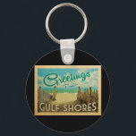 Bukt Shores Beach Vintage resor Nyckelring<br><div class="desc">Hälsning från Bukt Shores vintage-vykort har en sandstrand med en vacker turkoshav över vatten och över havet,  ett blå himmel med gigantiska vita moln. I vintage resor stil.</div>