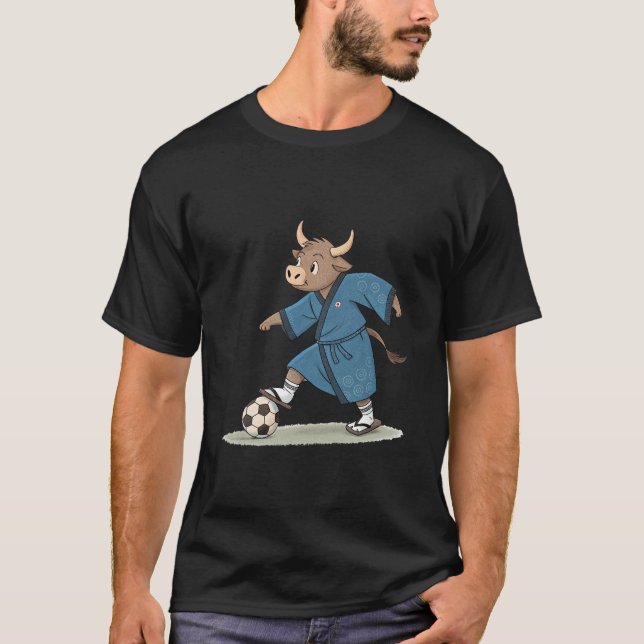 Bull playing soccer in karate kimono t shirt (Framsida)