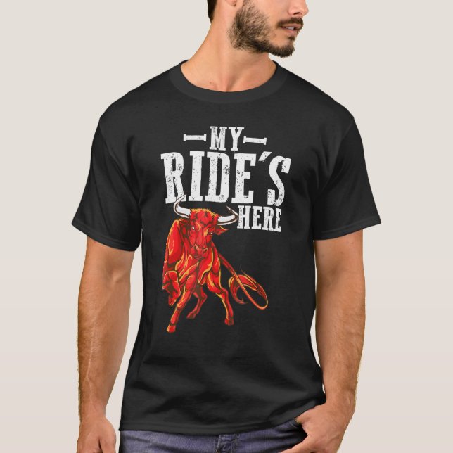 Bull Riding PBR Rodeo Bull Riders for Western Ranc T Shirt (Framsida)