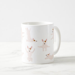 Bull skräcker hund gör yoga kaffemugg