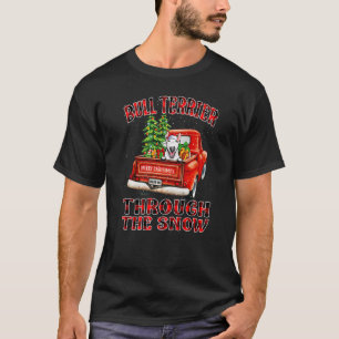Bull Terrier genom Lastbil Plai vid jul i Snö T Shirt