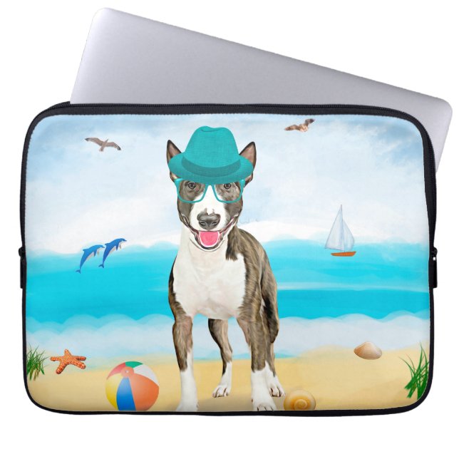 Bull Terrier Hund på Strand Laptop Fodral (Framsidan)