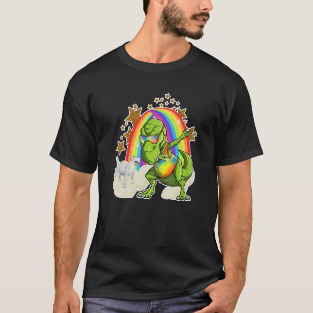 Bull Terrier Hund Rides Rainbow Clouds bredvid Dan T Shirt (Framsida)