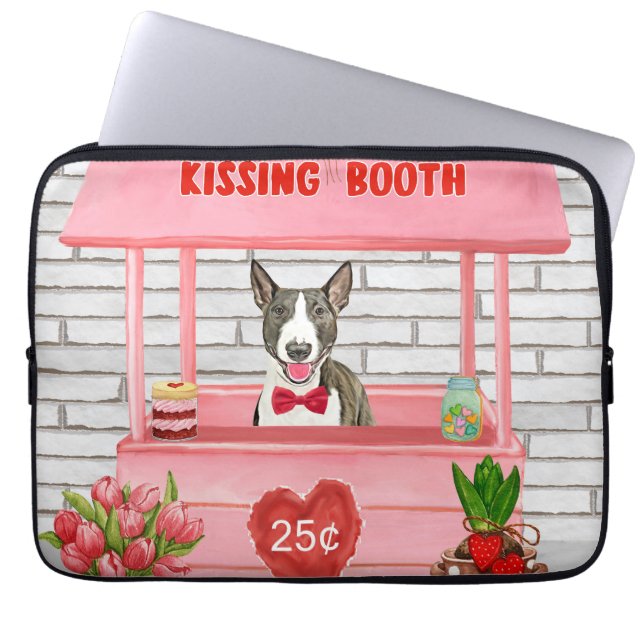 Bull Terrier Hund Valentine Day Kissing Booth Laptop Fodral (Framsidan)