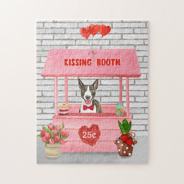 Bull Terrier Hund Valentine Day Kissing Booth Pussel (Vertikal)