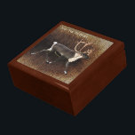 Bull Västindiou (renare) Minnesask<br><div class="desc">En tjur, eller renar, på en digital rendering av Caribou päls. Lägg till din egen text. Caribou (Rangifer tarandus), känd som renar utanför Nordamerika, är en hjort av Arktis och Subarktis. Även om vissa underarter är allmänt utbredda och talrika är de sällsynt och en har borta utdödat. Inuit ord tuktu-elaken...</div>